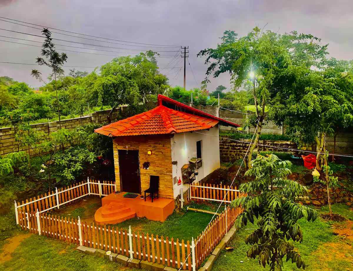 Cozy Farm Cabin, Doddaballapura Karnataka | video